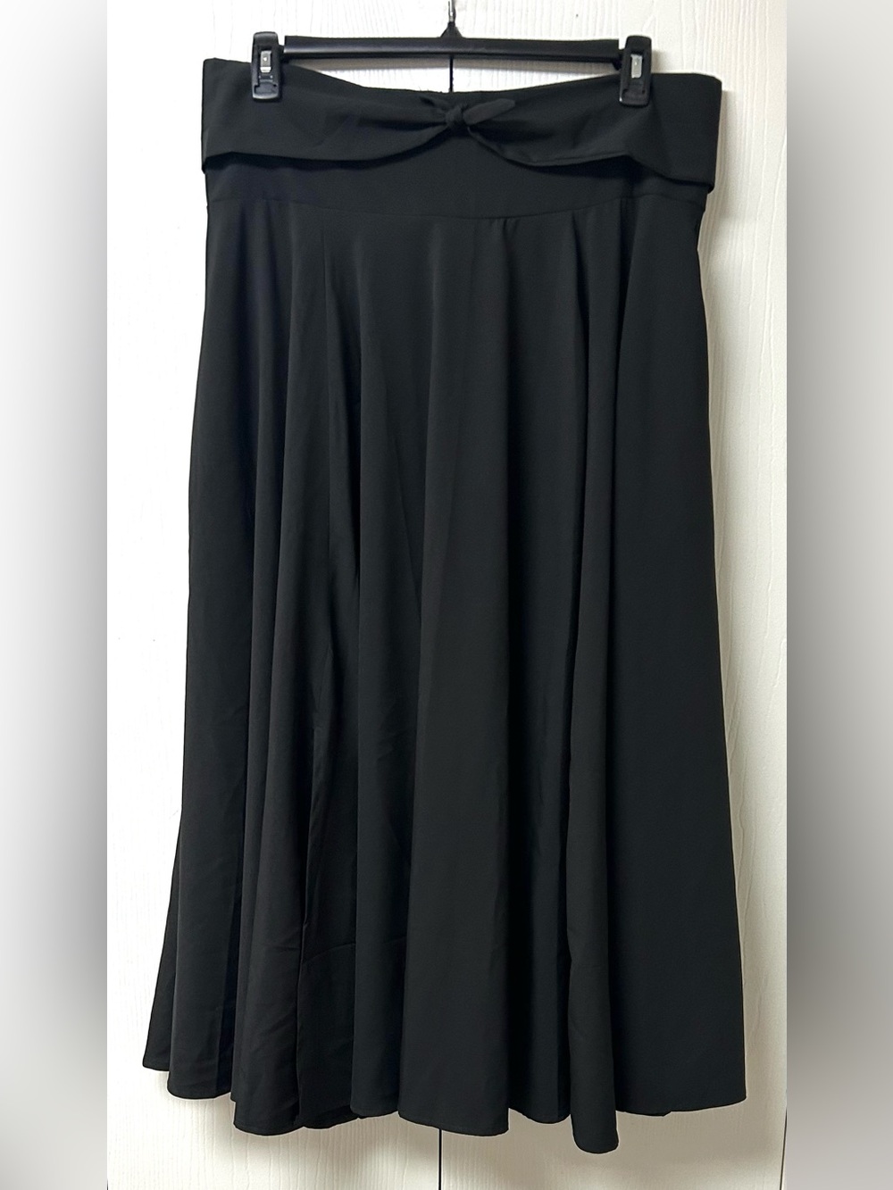 Elegant Black A-Line Midi Skirt with Waist Tie and Pockets